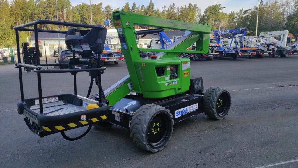 Nifty HR12 4X4  (Vikbom 12m Hybrid)